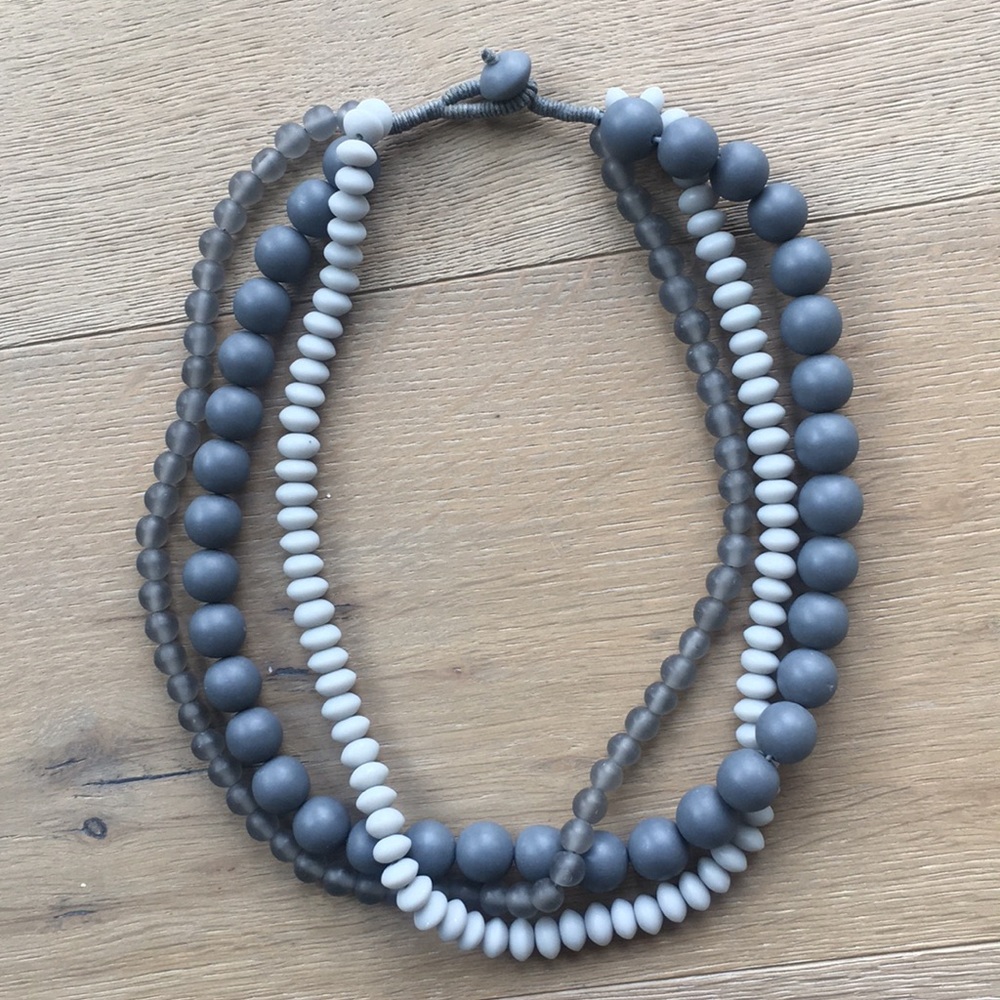 Chunky gray resin beaded necklace